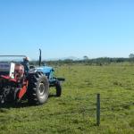 20130510 Fazenda Semeadura Azevém Pastagem trator mecanização 002.jpg