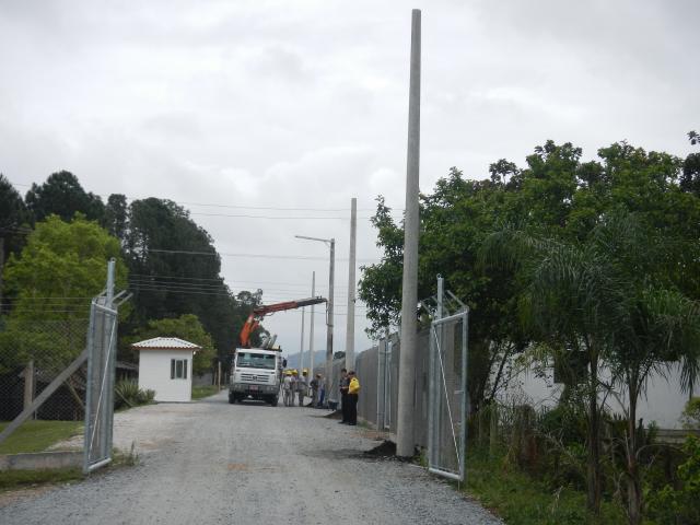 20131016 Fazenda instalação elétrica postes infraero 002.jpg
