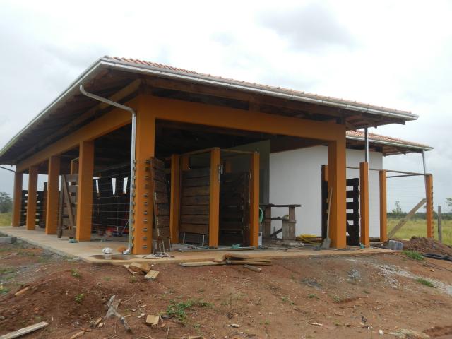20140217 Fazenda Construção Centro Manejo bovinos Obras 002 estrutura.jpg