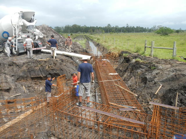 20141015 Fazenda Obras Manejo das Águas valas Comporta estrada 003.jpg