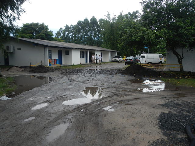 20150309 Fazenda Escritório estrada pós-chuva drenagem.jpg