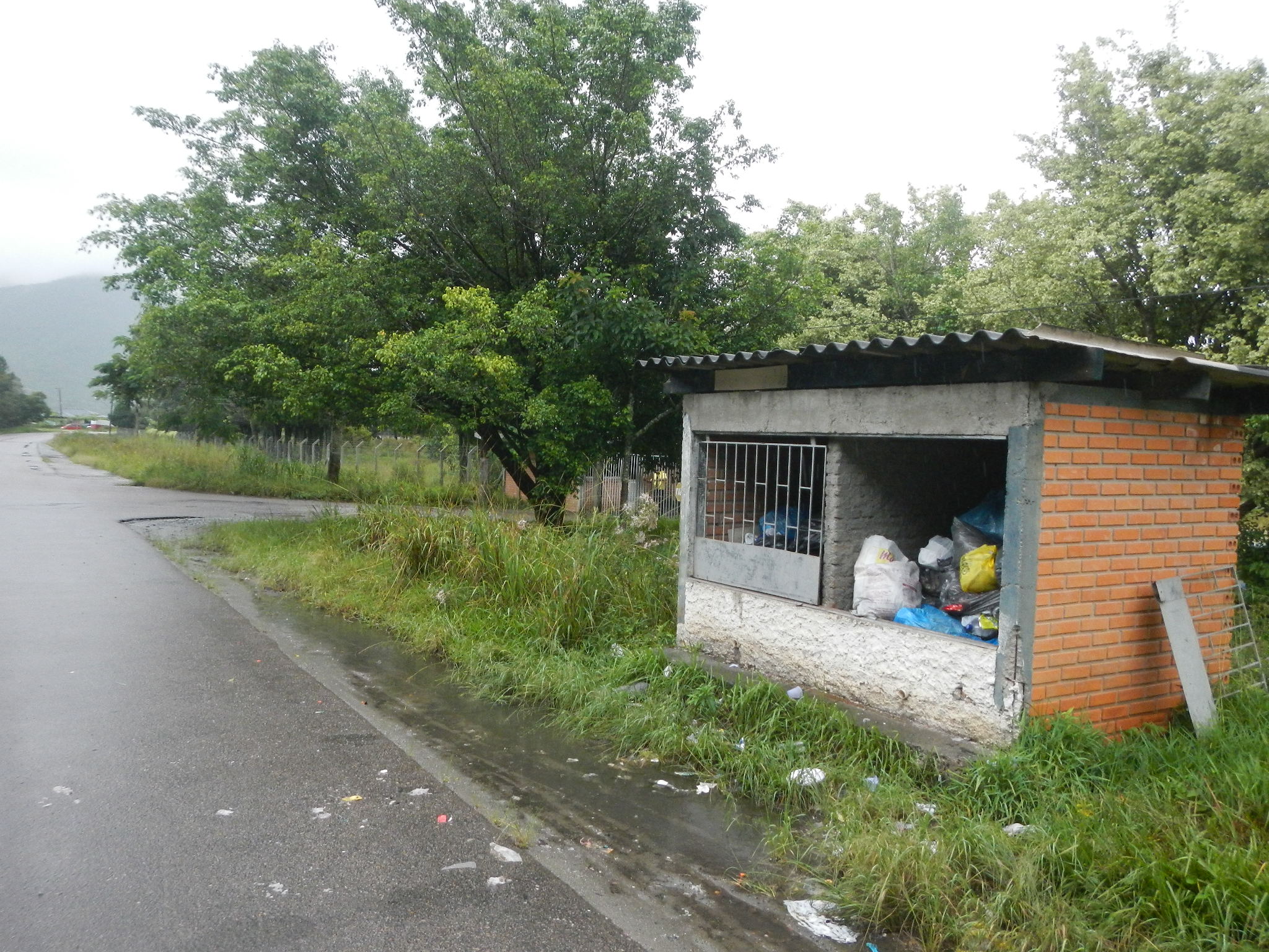 20150330 Fazenda Obras Estudo local abrigo contentores lixo 006.jpg