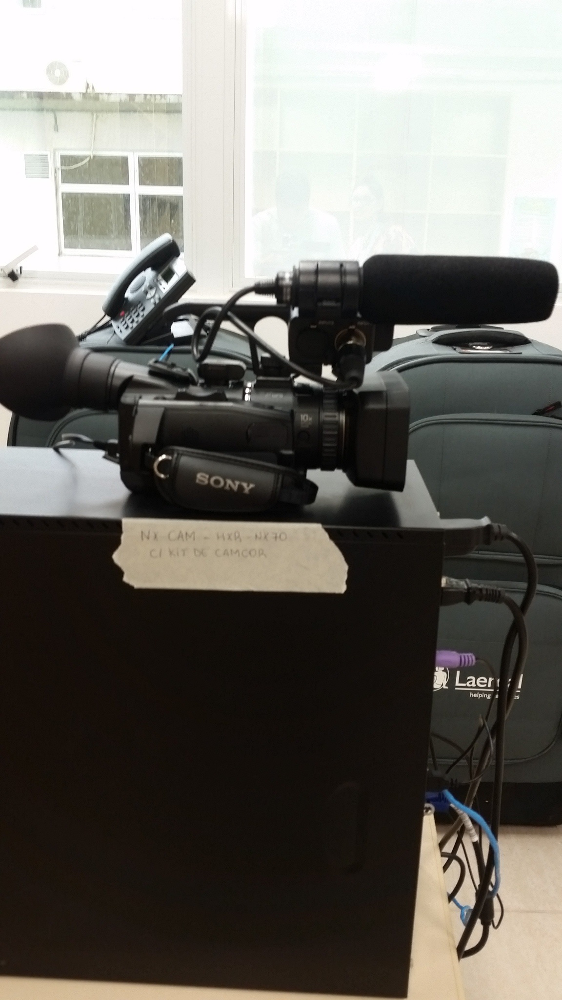 01.09.0374.04 - CEPETEC - Filmadora Prof. NXCAM - HXR - NX70 C KIT DE CAMCOR (Câmeras de vídeo - Kit de Camcorder Mini HDV profe