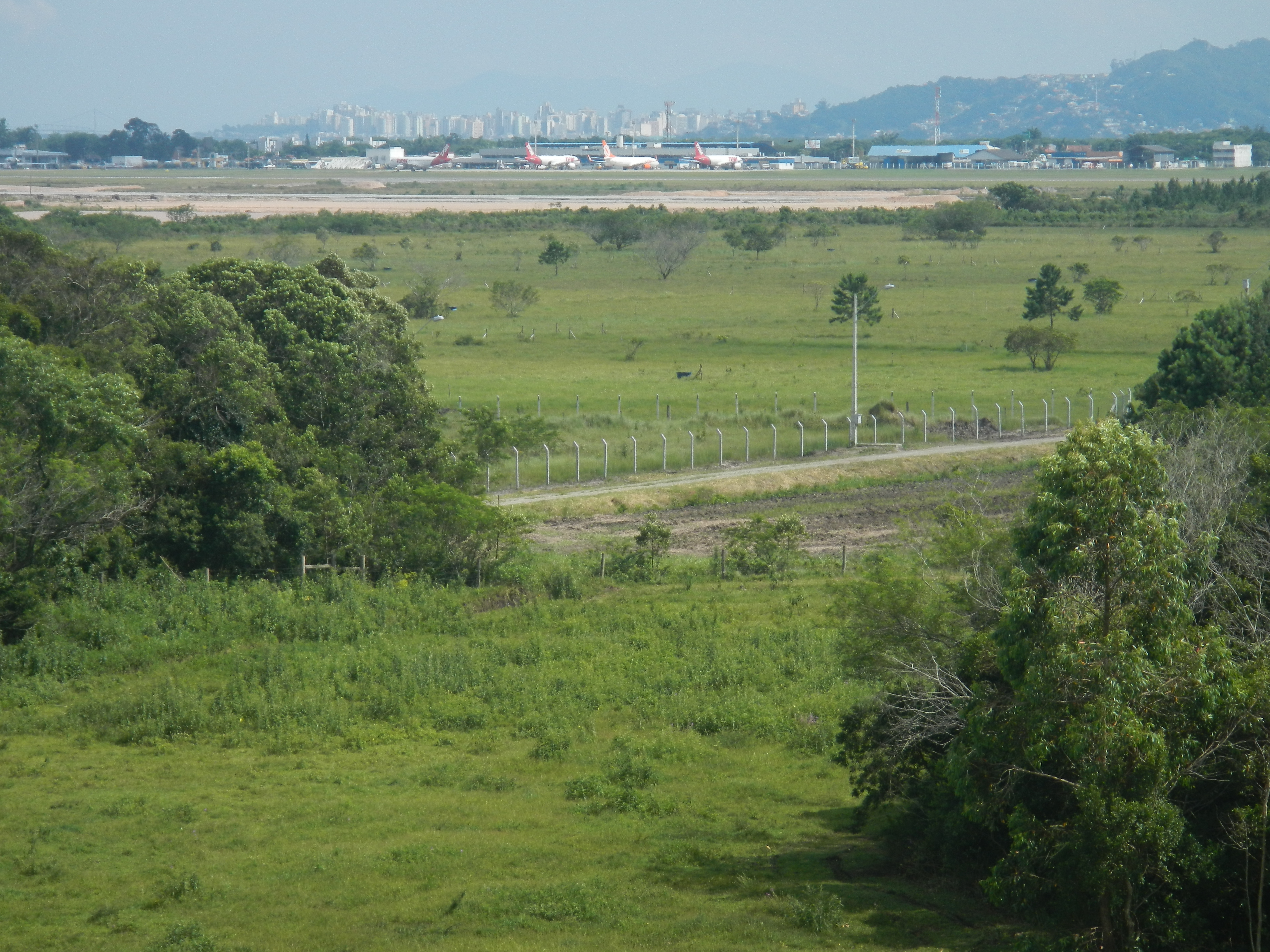 20151216 Fazenda Vista paisagem noroeste aeroporto e obras.jpg