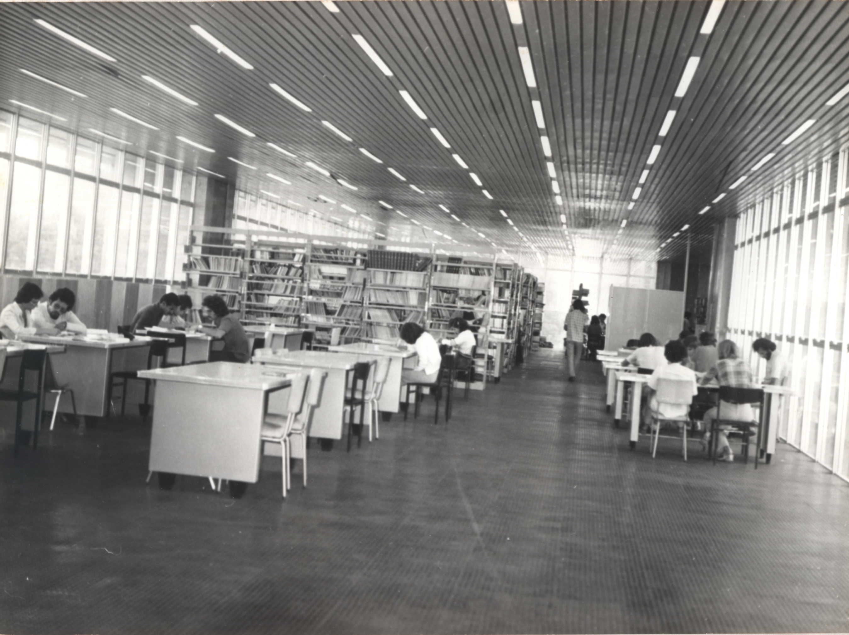 Prédio da Biblioteca Universitária - Vista Interna UFSC - 1977