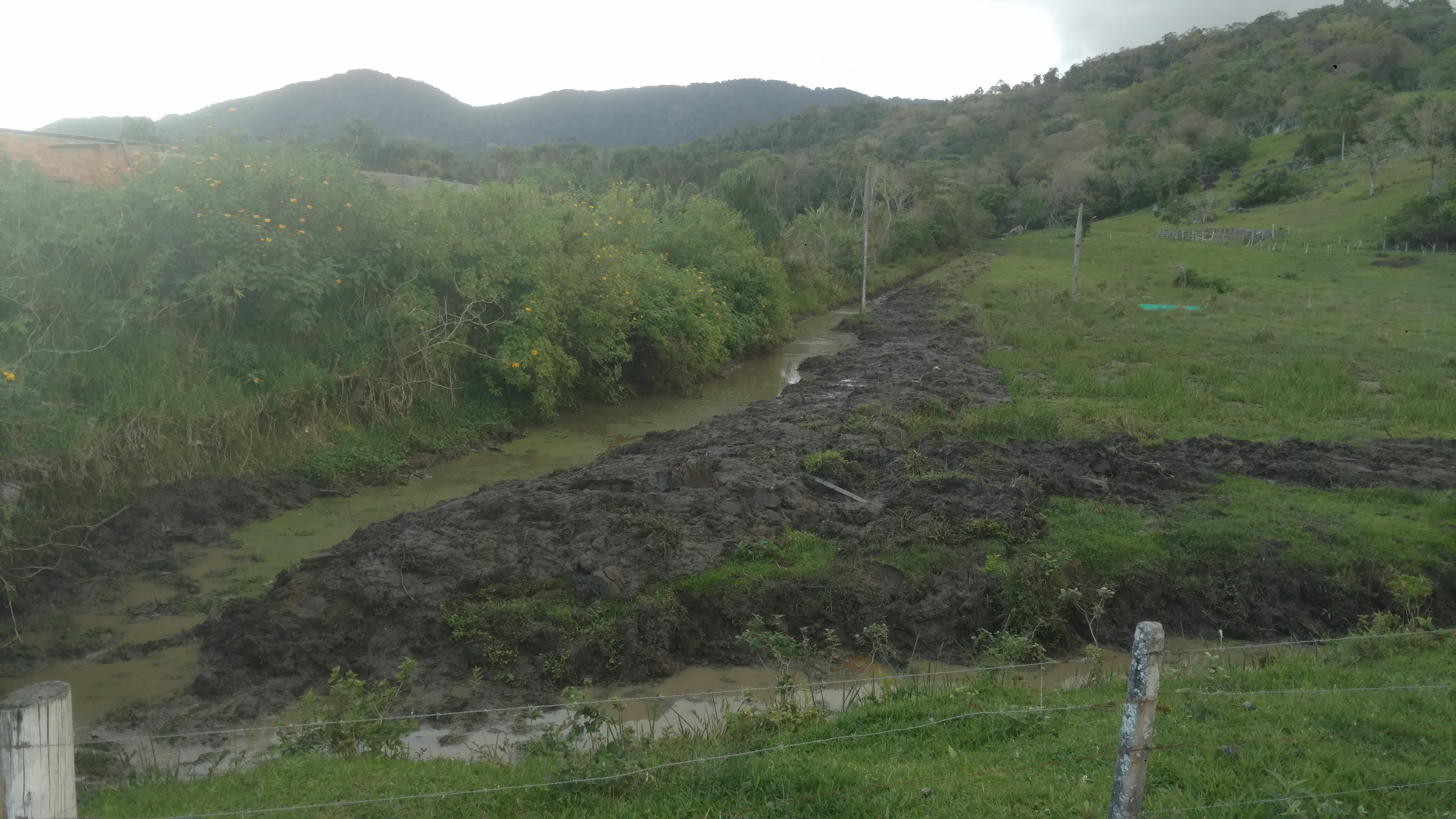 20181015 Tapera Drenagem de área de banhado irregular (4)