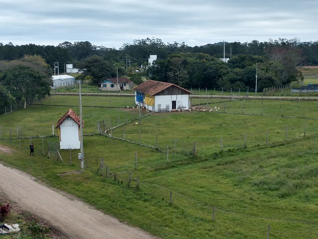 20190820 Fazenda vista panorâmica (6) Avicultura galinheiro estruturas e antiga casa amarela