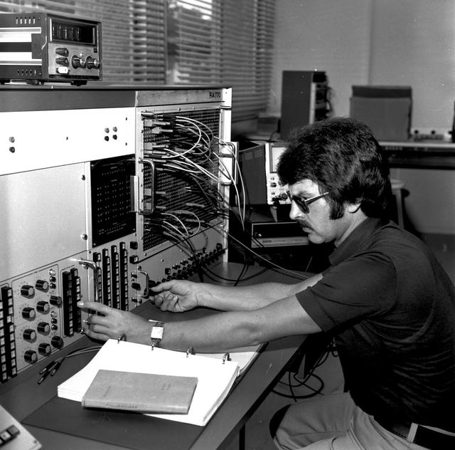 Inauguração do computador híbrido no CTC (1973)