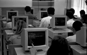Laboratório de informática da UFSC para alunos da graduação (1995)
