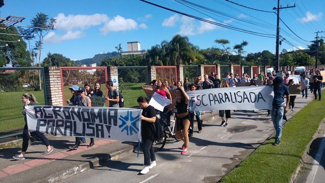 20190515 UFSC CCA em paralização nacional greve educação (8)