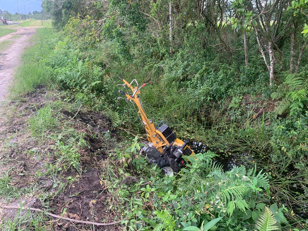 2023-10-30 Fazenda Microtrator terceirizado atolado 6