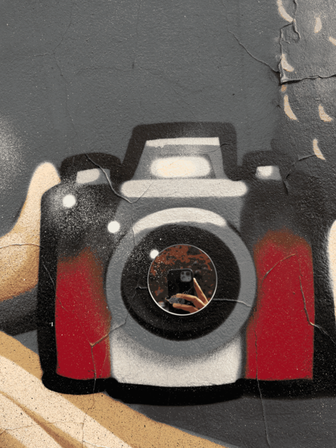 [26.123] Título: Espelho integrado para completar mural | Autor: Janice Warsodikromo | Local: CCE Bloco D