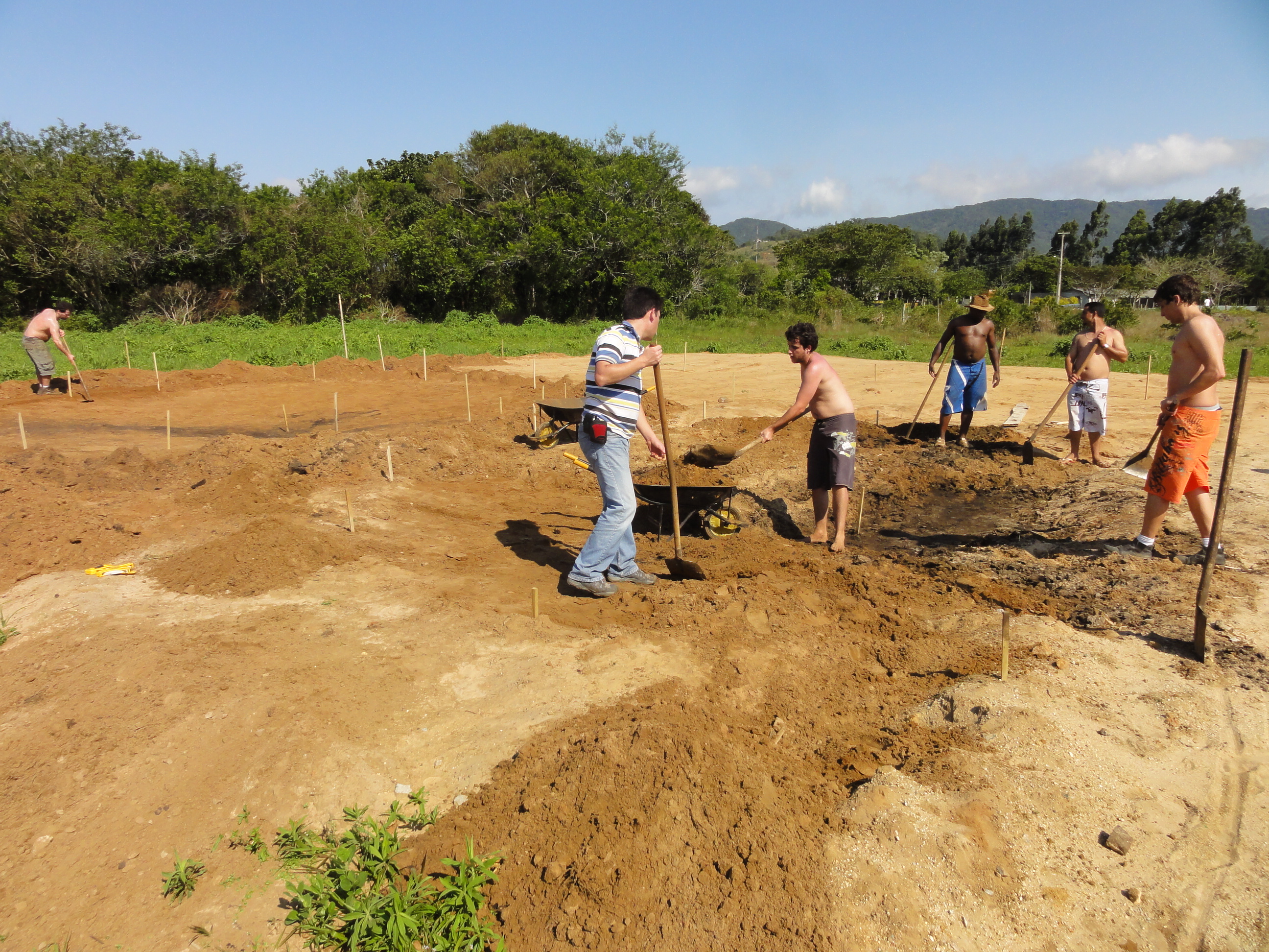 20111006 Fazenda instalação tanque de fibra LAPAD 002.jpg