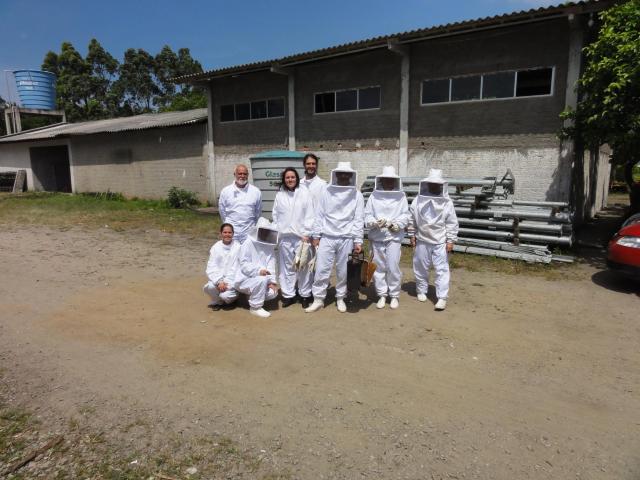 20111109 Fazenda apicultura aula extração mel 011.jpg