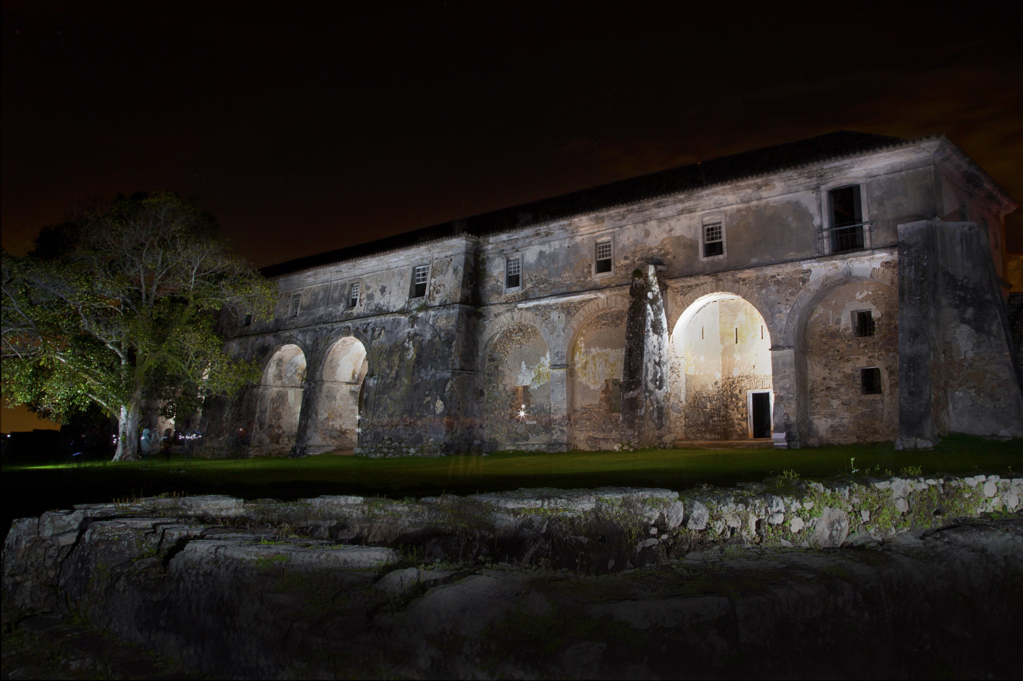 Vista noturna do Quartel da Tropa anh