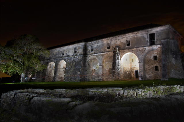 Vista noturna do Quartel da Tropa anh