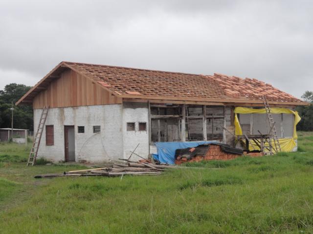 20120619 Fazenda Reforma telhado aviário obras estrutura 003.jpg