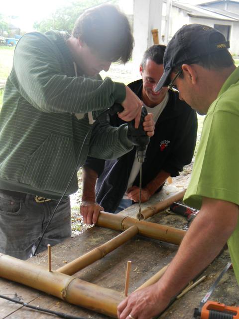 20120929 Fazenda Curso construção de móveis com bambu BambuSC 009.jpg