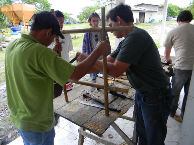 20120929 Fazenda Curso construção de móveis com bambu BambuSC 059.jpg