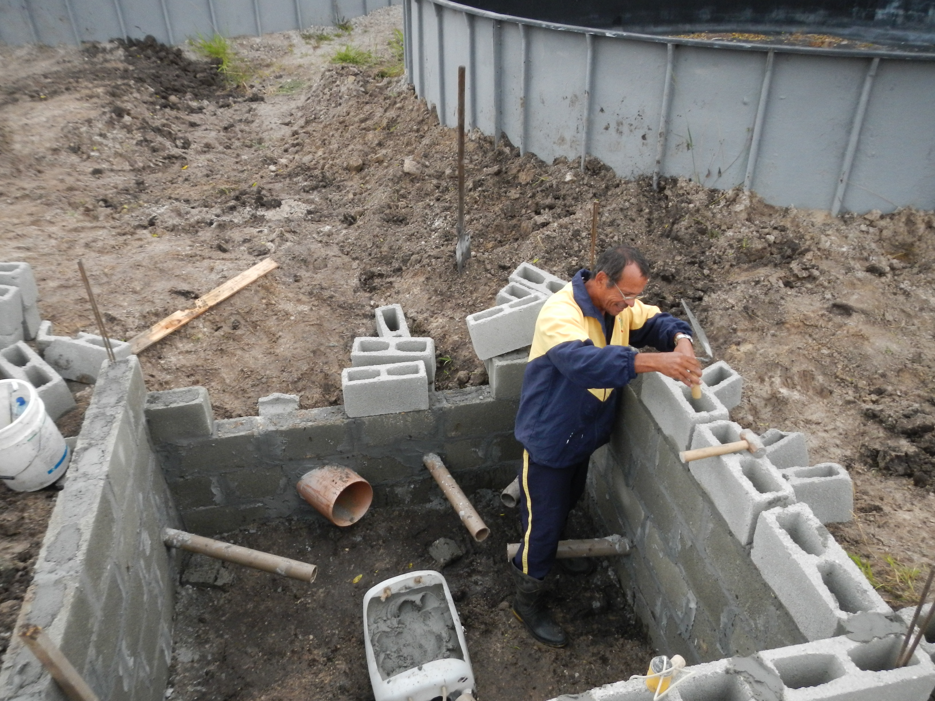 20130516 Fazenda Lapad Dreno tanques construção estrutura.jpg