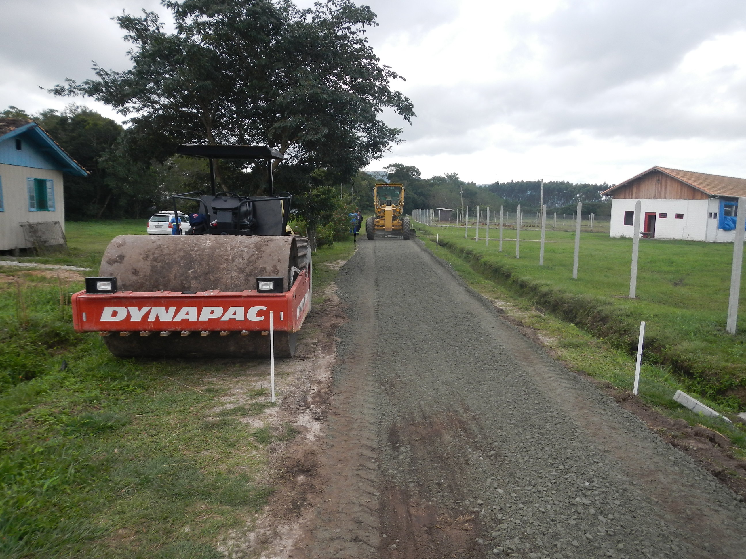 20130703 Fazenda Obras cascalhamento estradas por Infraero 006.jpg