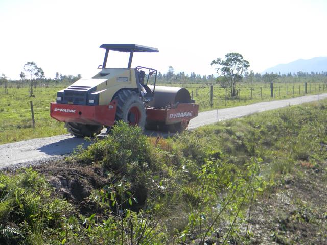 20130705 Fazenda Obras Cascalhamento estradas Infraero 002.jpg