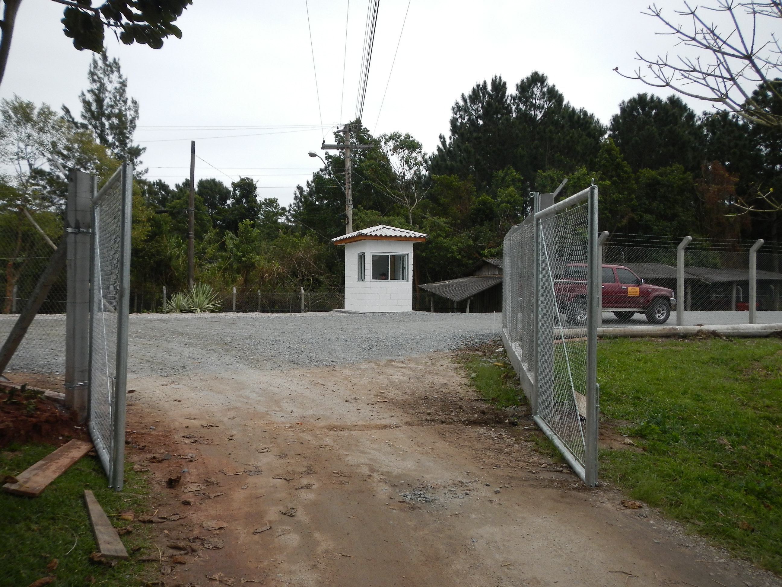 20130919 Fazenda Obras Portões novos por Infraero Entrada 004.jpg