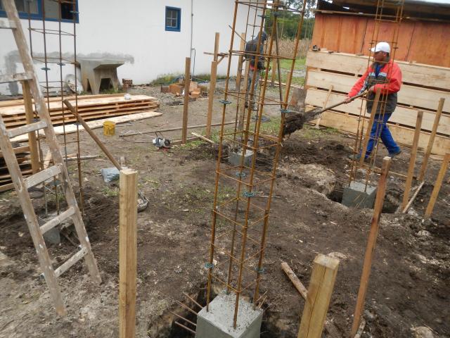 20131003 Fazenda Obras Caixa da água estrutura Construção nova 002.jpg