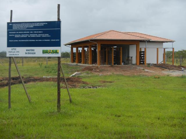 20140217 Fazenda Construção Centro Manejo bovinos Obras 001 estrutura.jpg