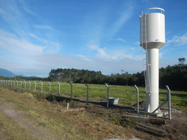 20140815 Fazenda caixa da água taça nova dessedentação irrigação 002.jpg