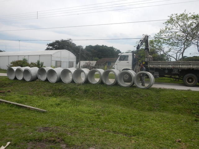 20140915 Fazenda Obra Manejo das Águas valas tubos passagens.jpg