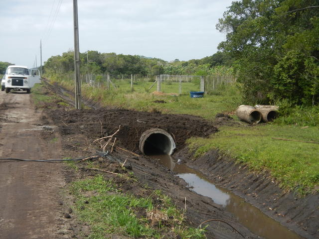 20140925 Fazenda Obras Manejo das Águas passagem bueiro estrada 004.jpg