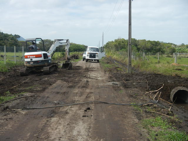 20140925 Fazenda Obras Manejo das Águas passagem bueiro estrada 005.jpg