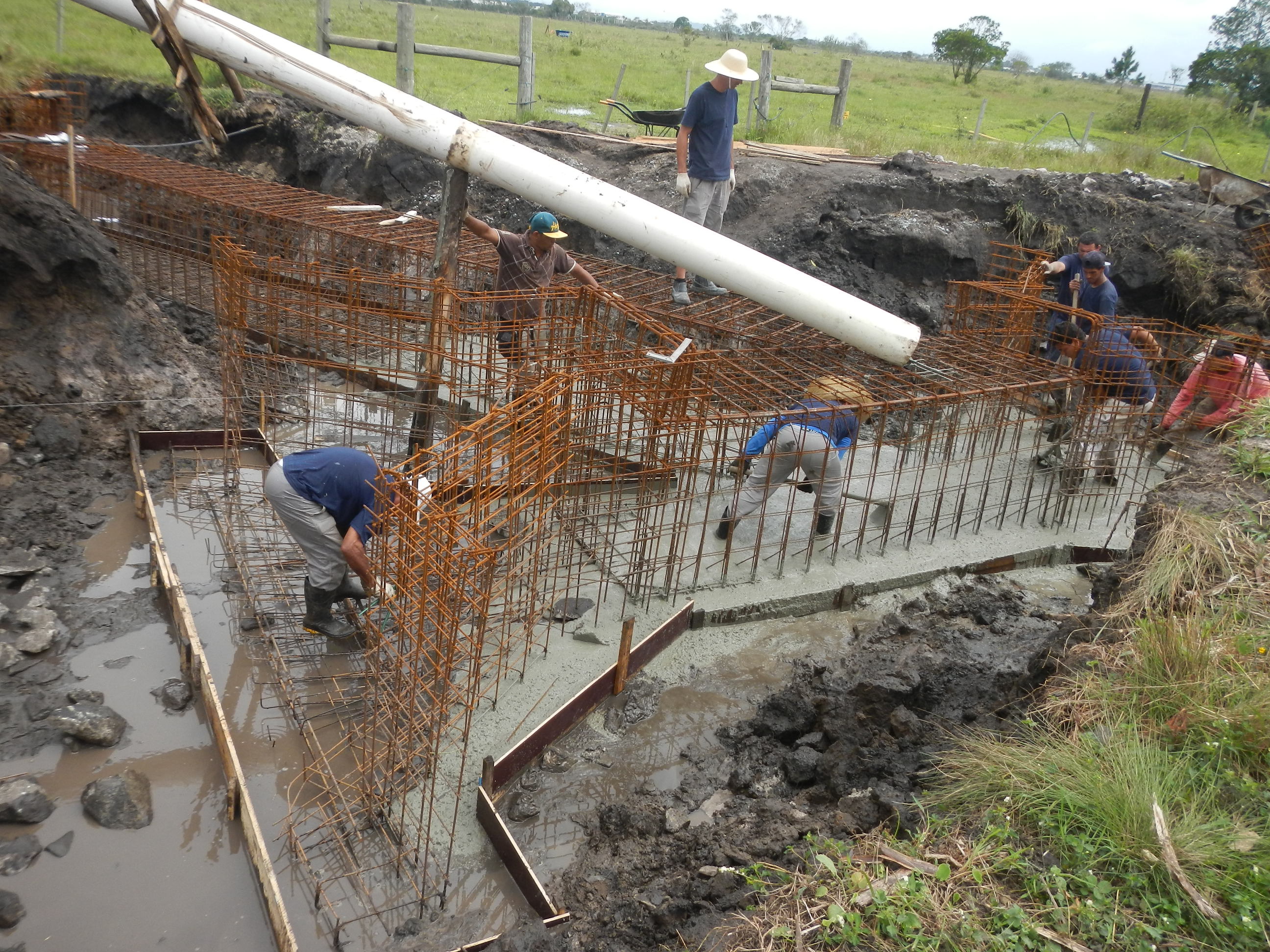 20141015 Fazenda Obras Manejo das Águas valas Comporta estrada 009.jpg