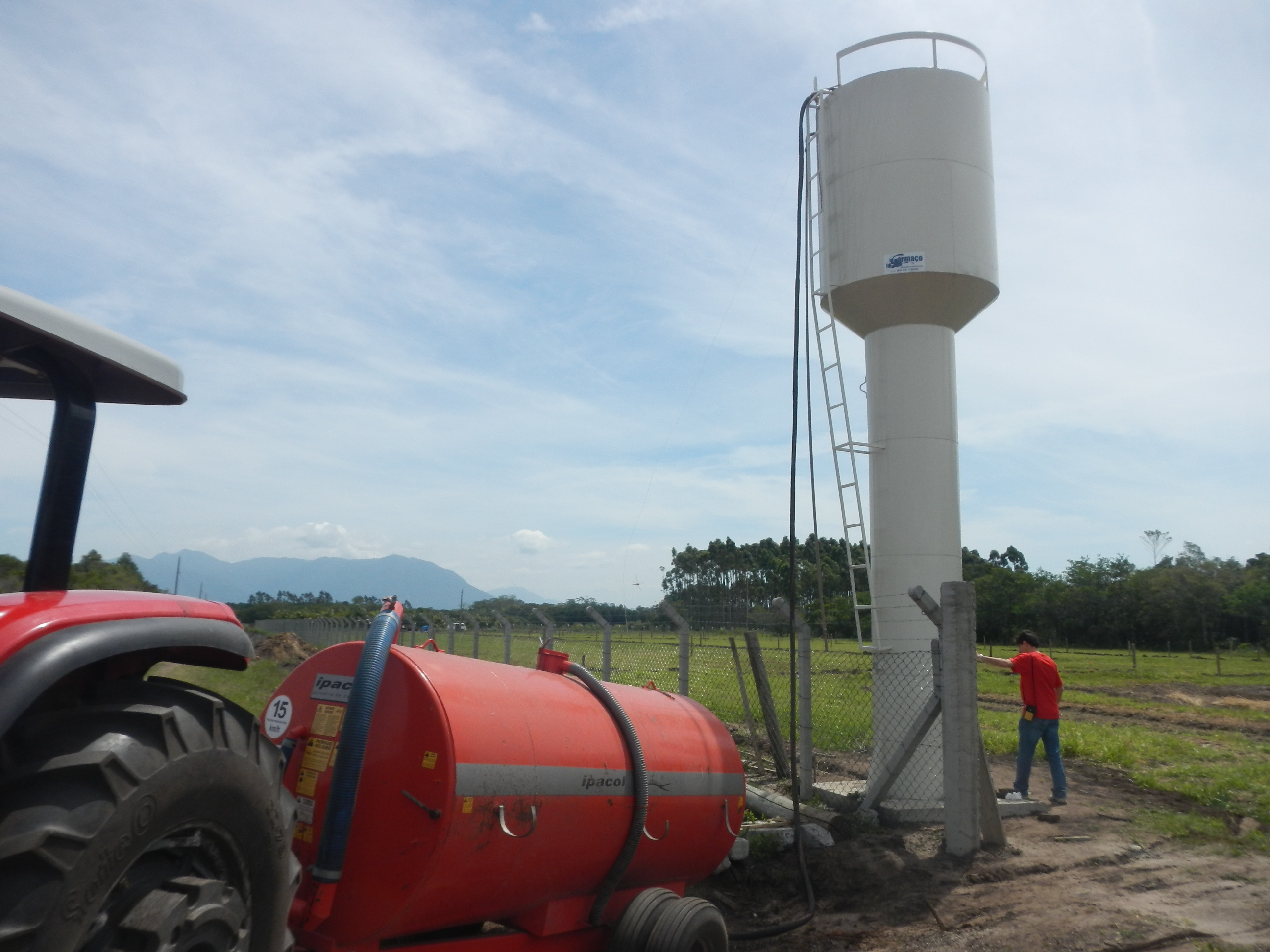 20141024 Fazenda Caixa da água ovinos irrigação dessedentação 004.jpg