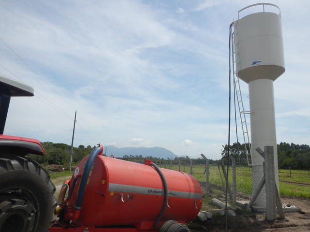 20141024 Fazenda Caixa da água ovinos irrigação dessedentação 005.jpg